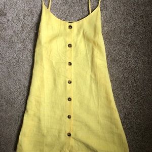 🌞🌼 Yellow summer sundress.